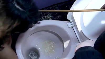 Min smukke private sexslave Melanie Memphis. Hun er min yndlingsslave, hun ser uskyldig, ung, til analsex, rollespil, og jeg kan bruge hende, når jeg vil. Del 1.